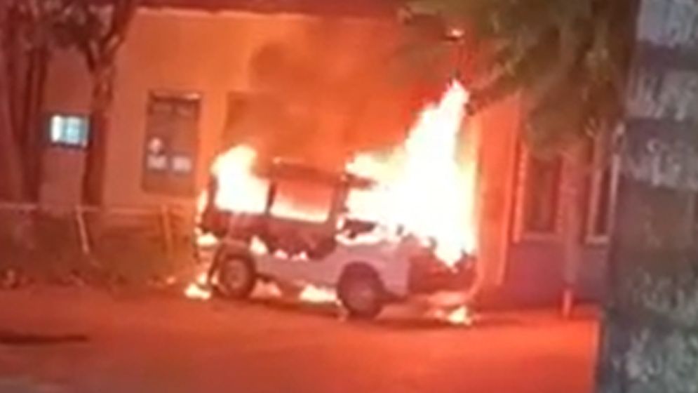 সিলেটে দাঁড়িয়ে থাকা অ্যাম্বুলেন্স ও বাসে দুর্বৃত্তদের আগুন