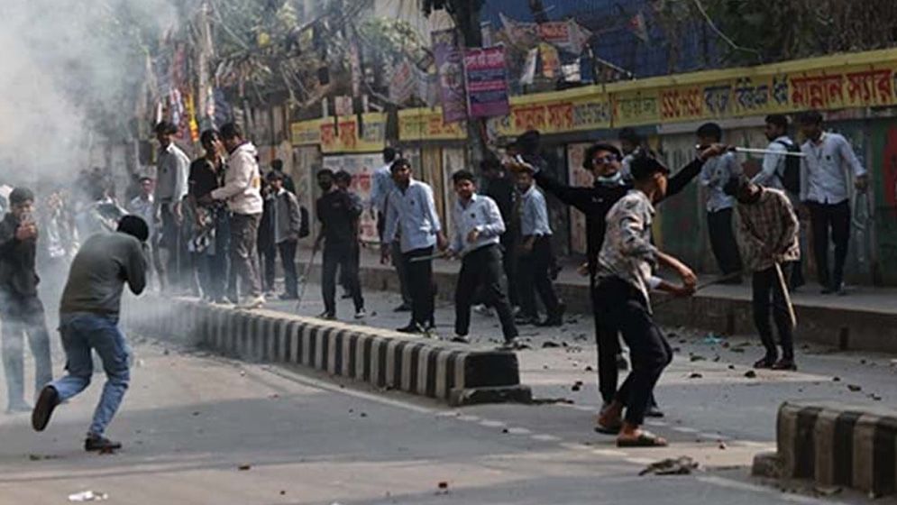 শান্তিচুক্তির একমাসের মাথায় ফের সংঘর্ষে ঢাকা কলেজ ও আইডিয়াল কলেজ