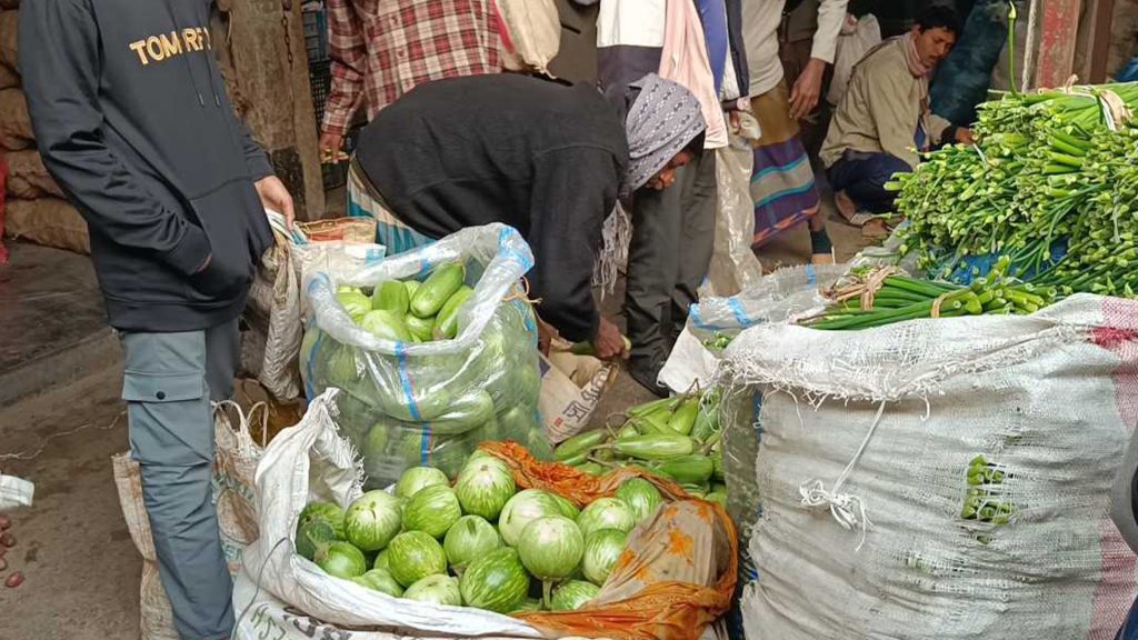 চুয়াডাঙ্গায় সবজির বাজার ঊর্ধ্বমুখী
