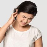 শীতে কানে তীব্র ব্যথা, দেখুন ৩ ঘরোয়া উপায়