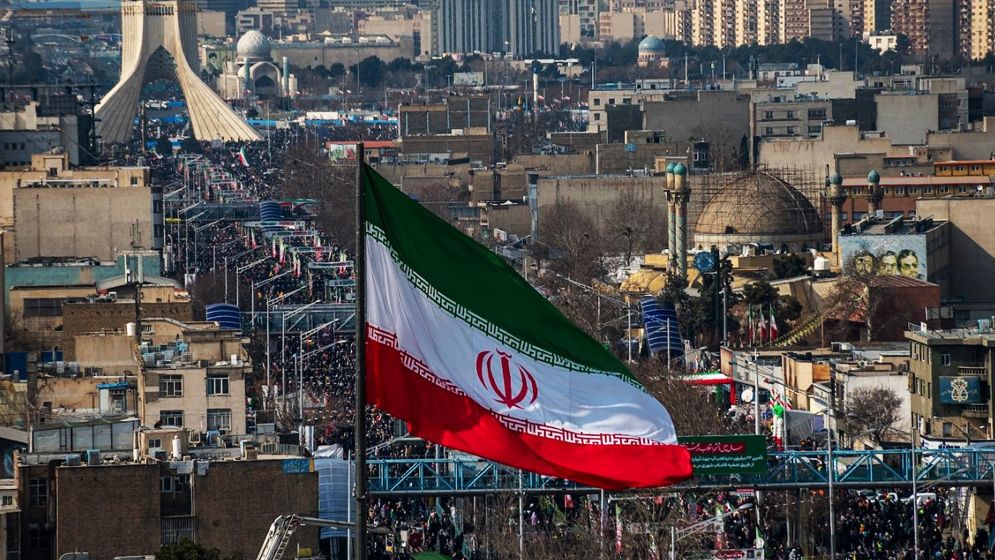 যেভাবে সম্পূর্ণ ভিন্নরকম একটি শাসনব্যবস্থায় চলে ইরান