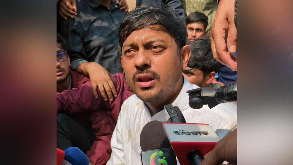 নাসীরুদ্দীন পাটওয়ারীর ওপর আবারও ডিম নিক্ষেপ