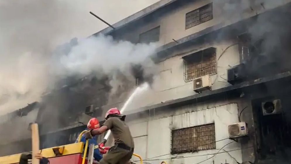 পাকিস্তানে ভয়াবহ অগ্নিকাণ্ড, নিহত অন্তত ৫