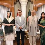 ফুলের তোড়া পাঠিয়ে প্রধান উপদেষ্টাকে তারেক রহমানের শুভেচ্ছা