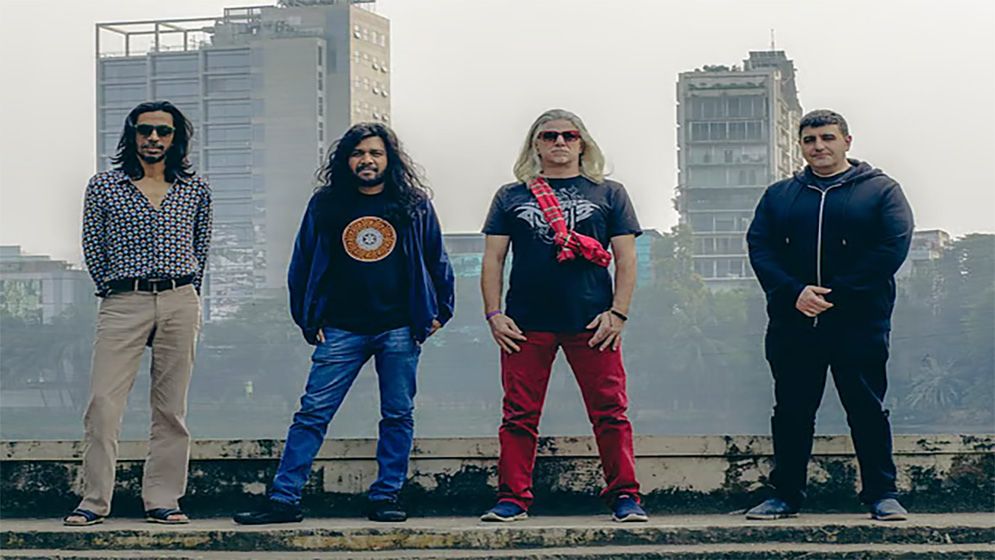 ডাবল অ্যালবাম ‘মহাশ্মশান’ নিয়ে ‘সোনার বাংলা সার্কাস’