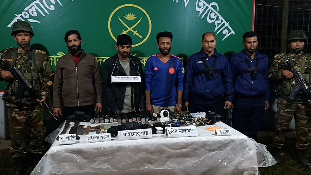 মাদারীপুরে যৌথ অভিযান, মাদক-অস্ত্রসহ আটক ৪