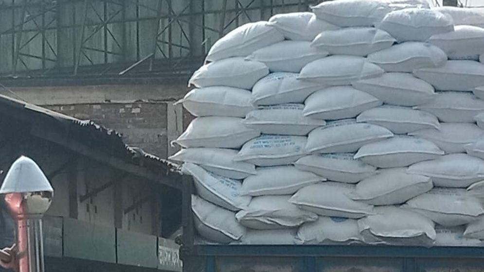 শেরপুরে ৪৯ টন অবৈধ ইউরিয়া সারসহ ২ ট্রাক জব্দ