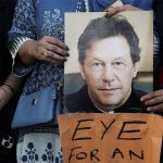 ৮৫ শতাংশ দৃষ্টিশক্তি হারিয়েছেন ইমরান খান’— পাকিস্তানজুড়ে বিক্ষোভ