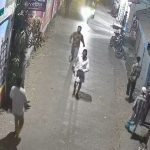 মুন্সিগঞ্জে ফেসবুক মন্তব্যকে ঘিরে প্রকাশ্যে অস্ত্র নিয়ে ধাওয়া