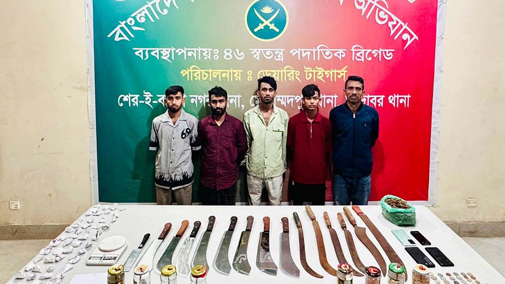 মোহাম্মদপুরে সেনা অভিযানে হত্যা মামলার প্রধান আসামিসহ গ্রেফতার ৫