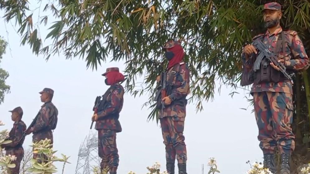 তেল পাচার ঠেকাতে সীমান্তে বিজিবির কড়াকড়ি