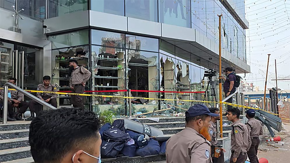 রাজধানীর উত্তরায় শপিং কমপ্লেক্সে ভাঙচুরের ঘটনায় ১১ জন রিমান্ডে