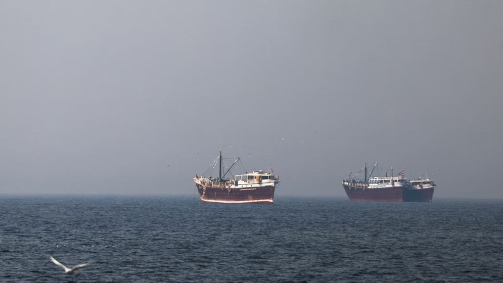 হরমুজ প্রণালী দিয়ে জাহাজ পার হওয়ার চেষ্টা করলে আঘাতের ঘোষণা তেহরানের